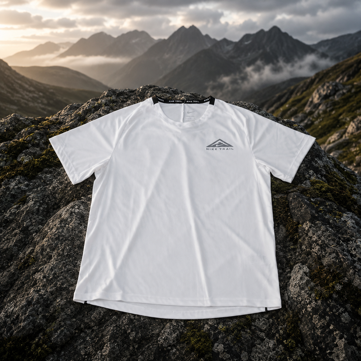 T-Shirt Nike Trail homme blanc Dri-FIT – running trail léger